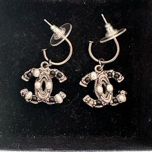 CHANEL drop earrings